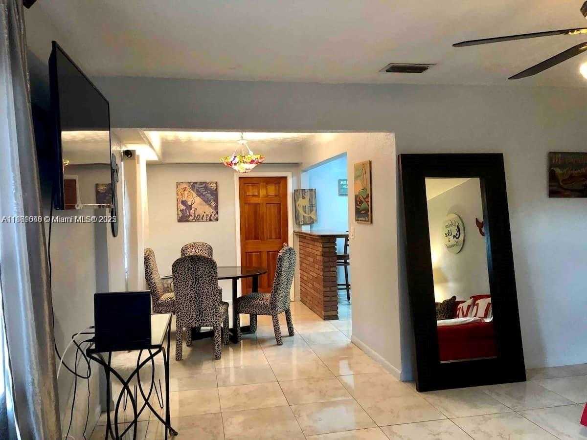 Small Image of 2411 HAYES ST, Hollywood Number 3