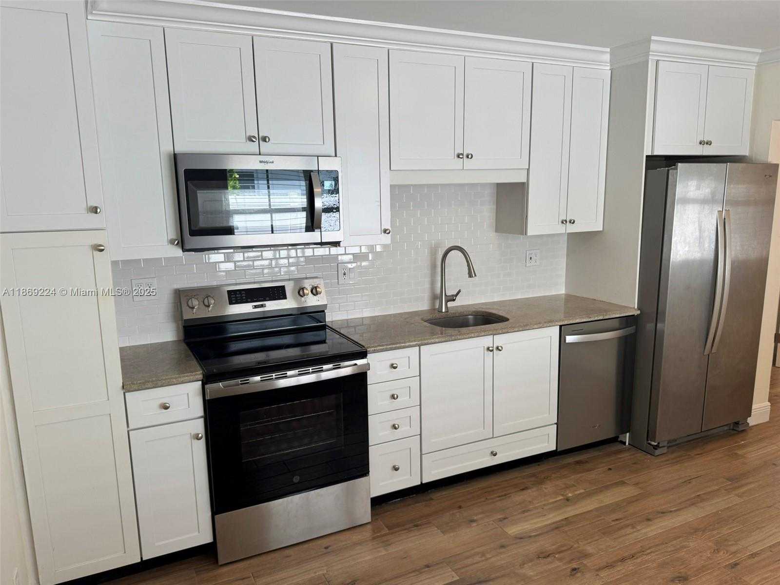 Small Image of 121 LINDA LN #3, Palm Beach Shores Number 10