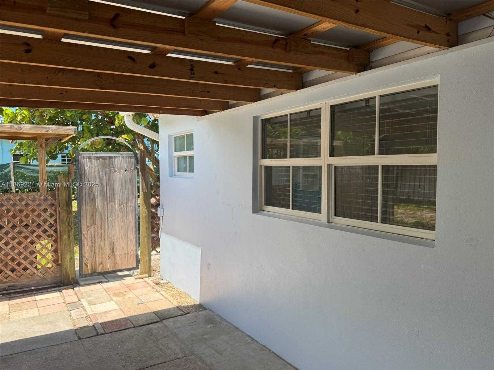 Small Image of 121 LINDA LN #3, Palm Beach Shores Number 12
