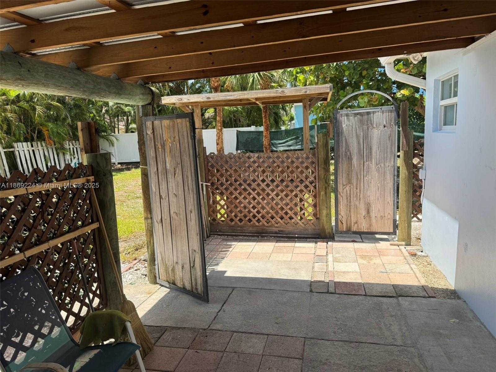 Small Image of 121 LINDA LN #3, Palm Beach Shores Number 13