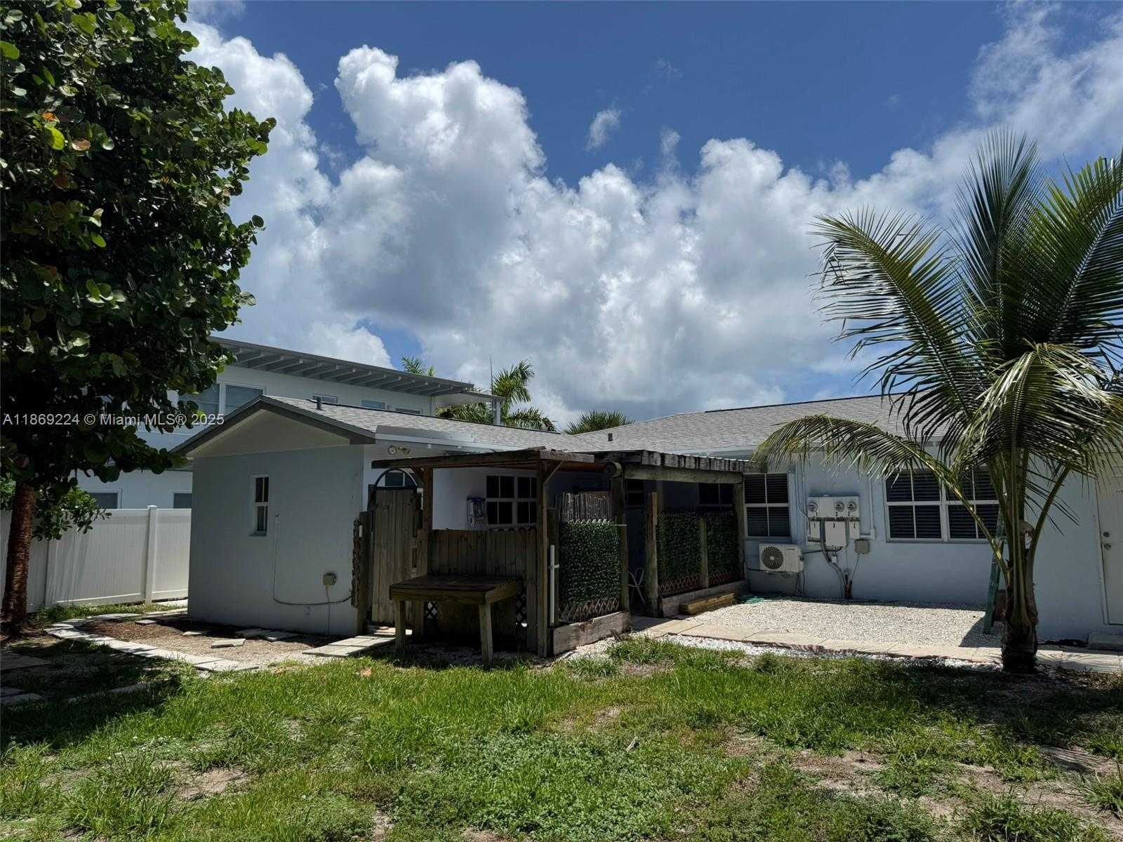 Small Image of 121 LINDA LN #3, Palm Beach Shores Number 15