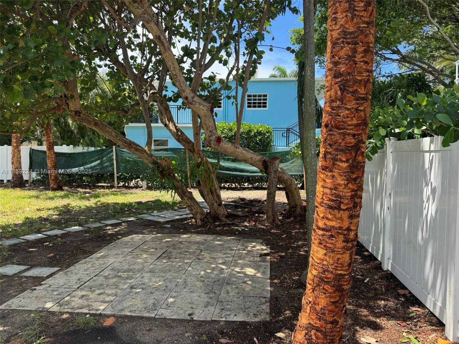 Small Image of 121 LINDA LN #3, Palm Beach Shores Number 17