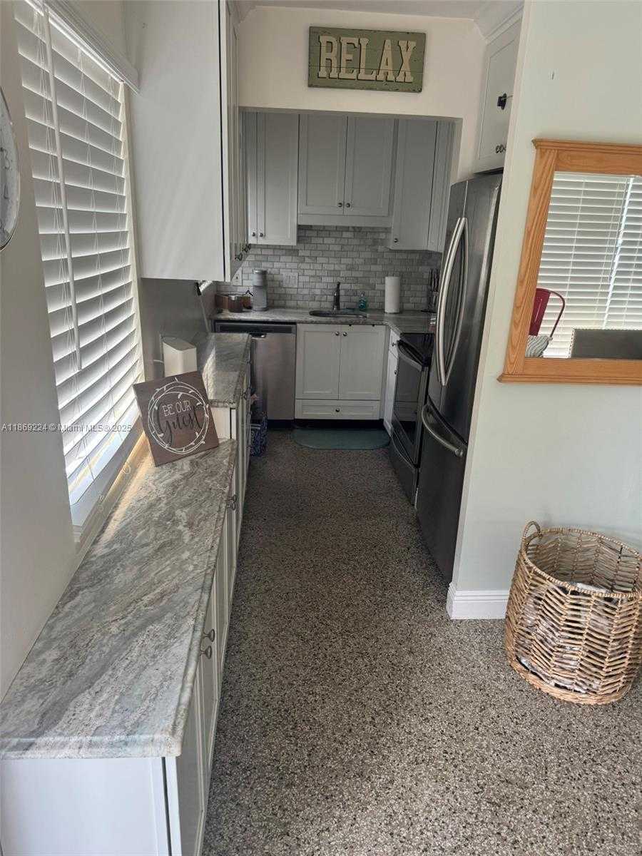 Small Image of 121 LINDA LN #3, Palm Beach Shores Number 22