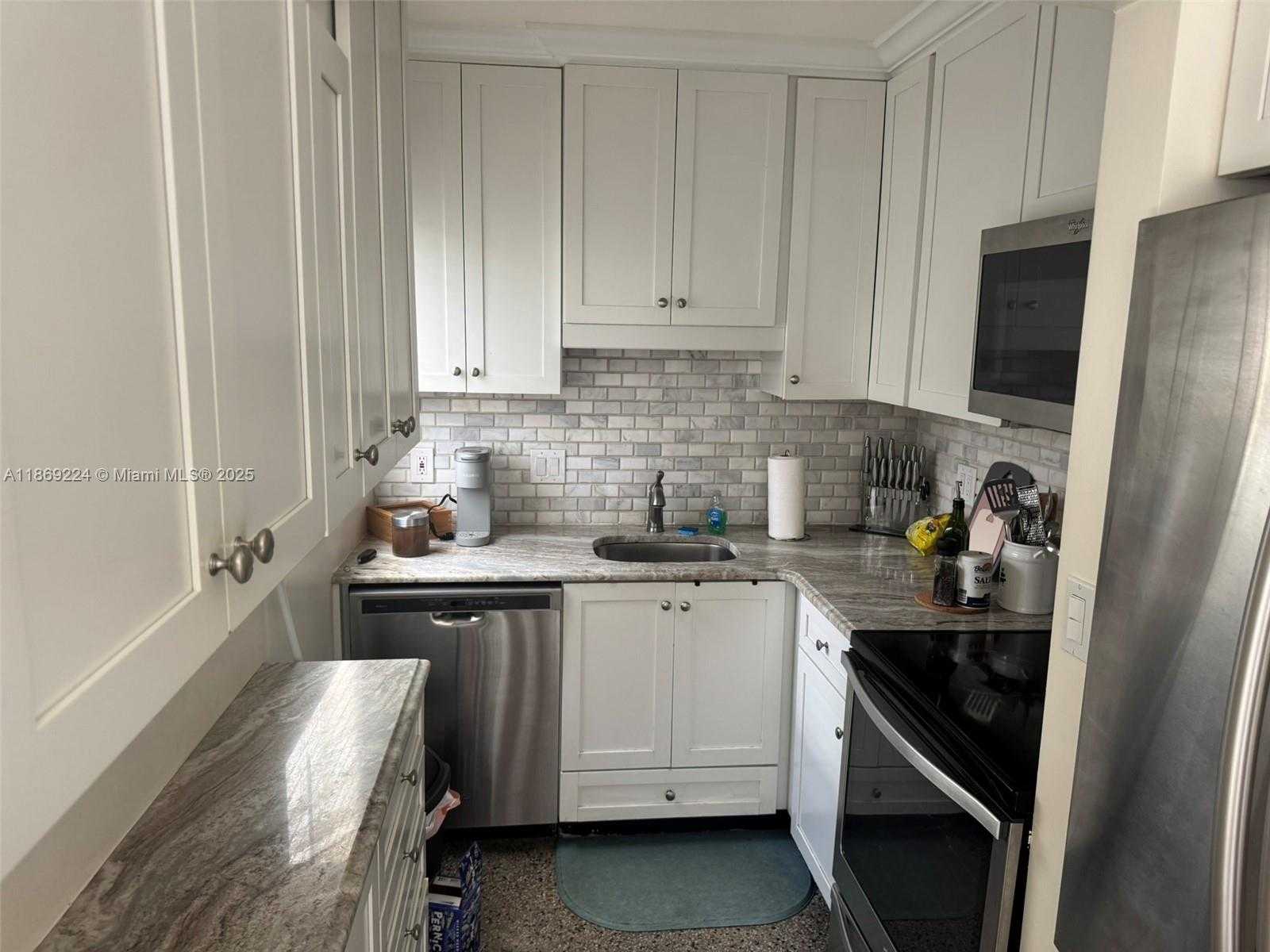 Small Image of 121 LINDA LN #3, Palm Beach Shores Number 24