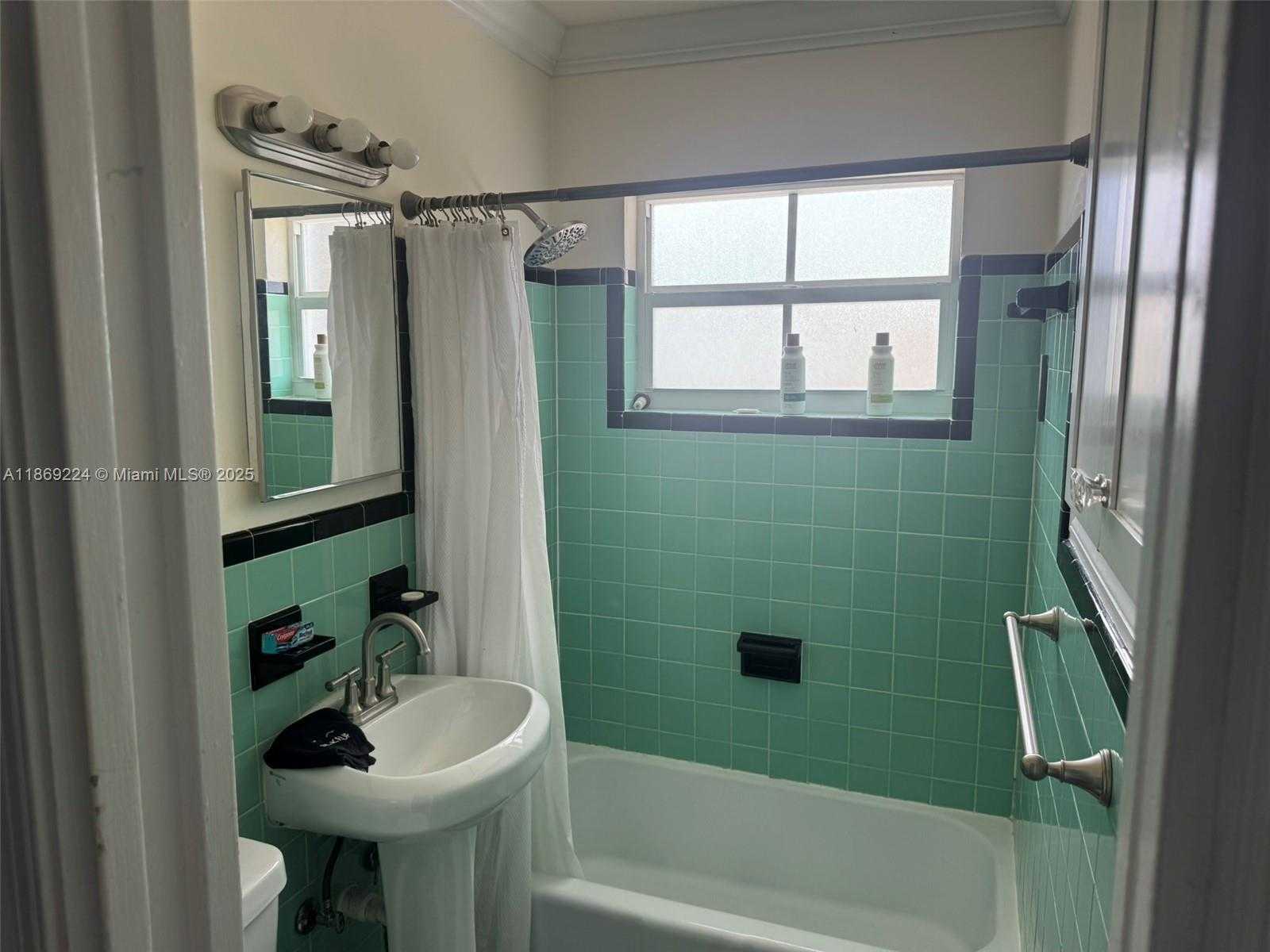 Small Image of 121 LINDA LN #3, Palm Beach Shores Number 31