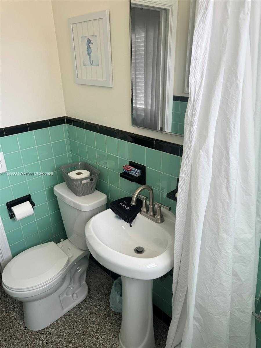 Small Image of 121 LINDA LN #3, Palm Beach Shores Number 32