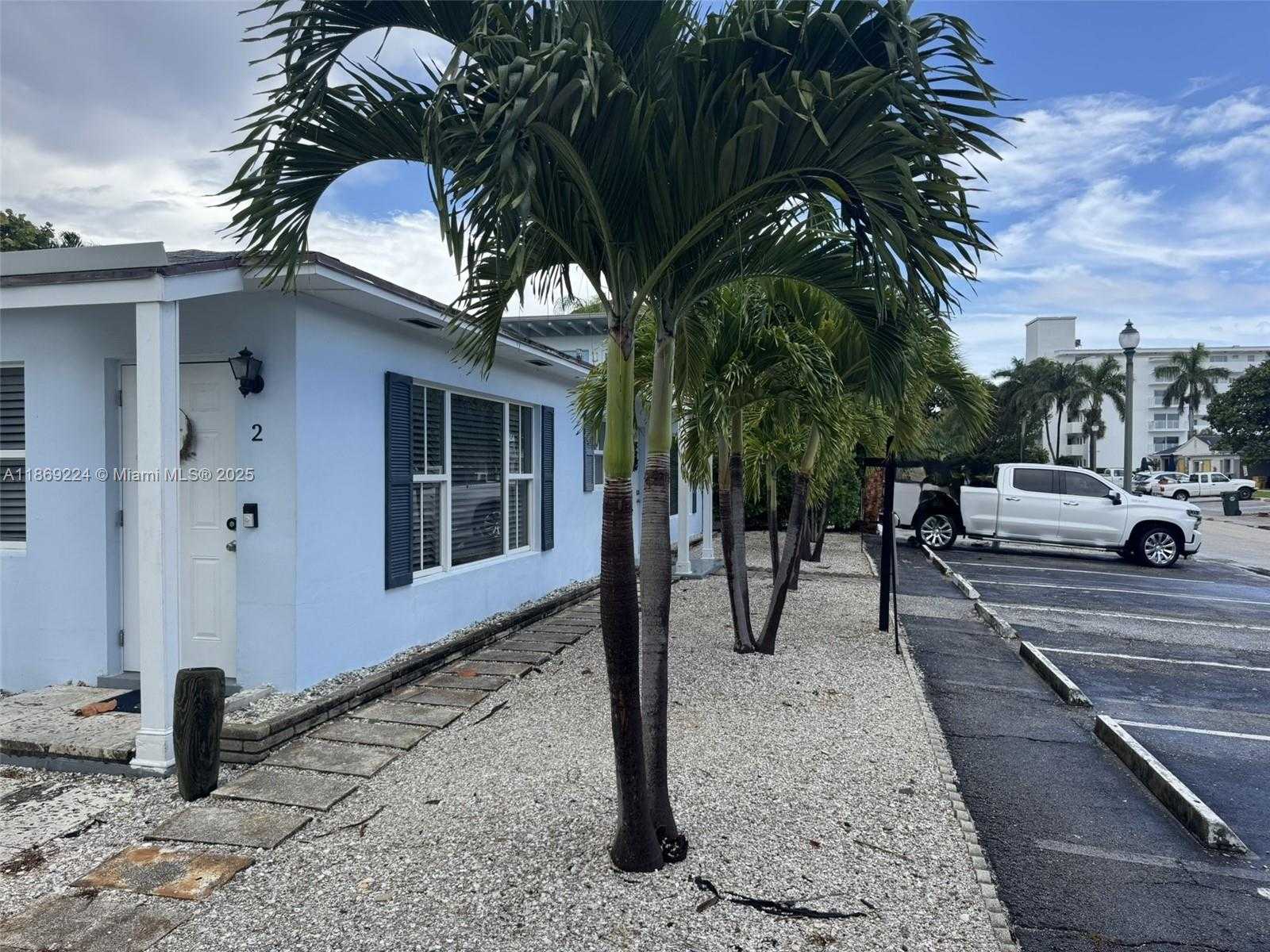 Small Image of 121 LINDA LN #3, Palm Beach Shores Number 4