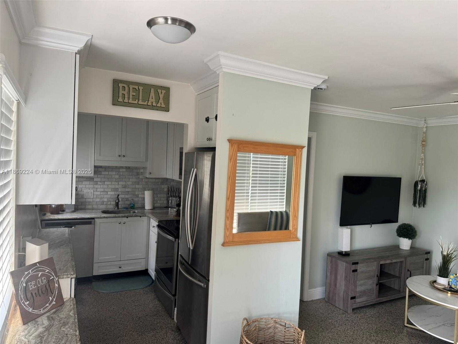 Small Image of 121 LINDA LN #3, Palm Beach Shores Number 40