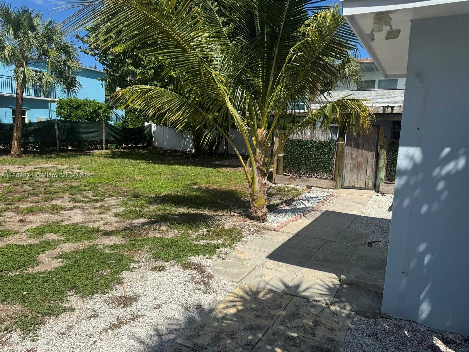 Small Image of 121 LINDA LN #3, Palm Beach Shores Number 42