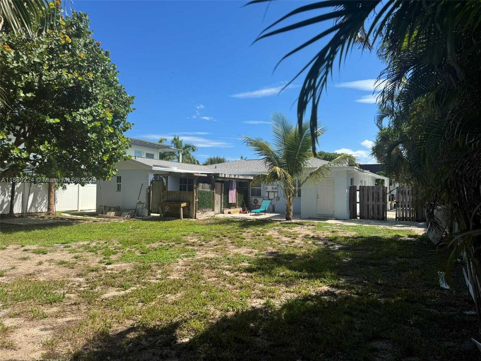 Small Image of 121 LINDA LN #3, Palm Beach Shores Number 46