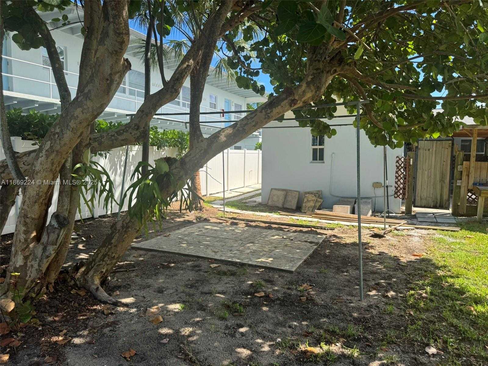Small Image of 121 LINDA LN #3, Palm Beach Shores Number 48