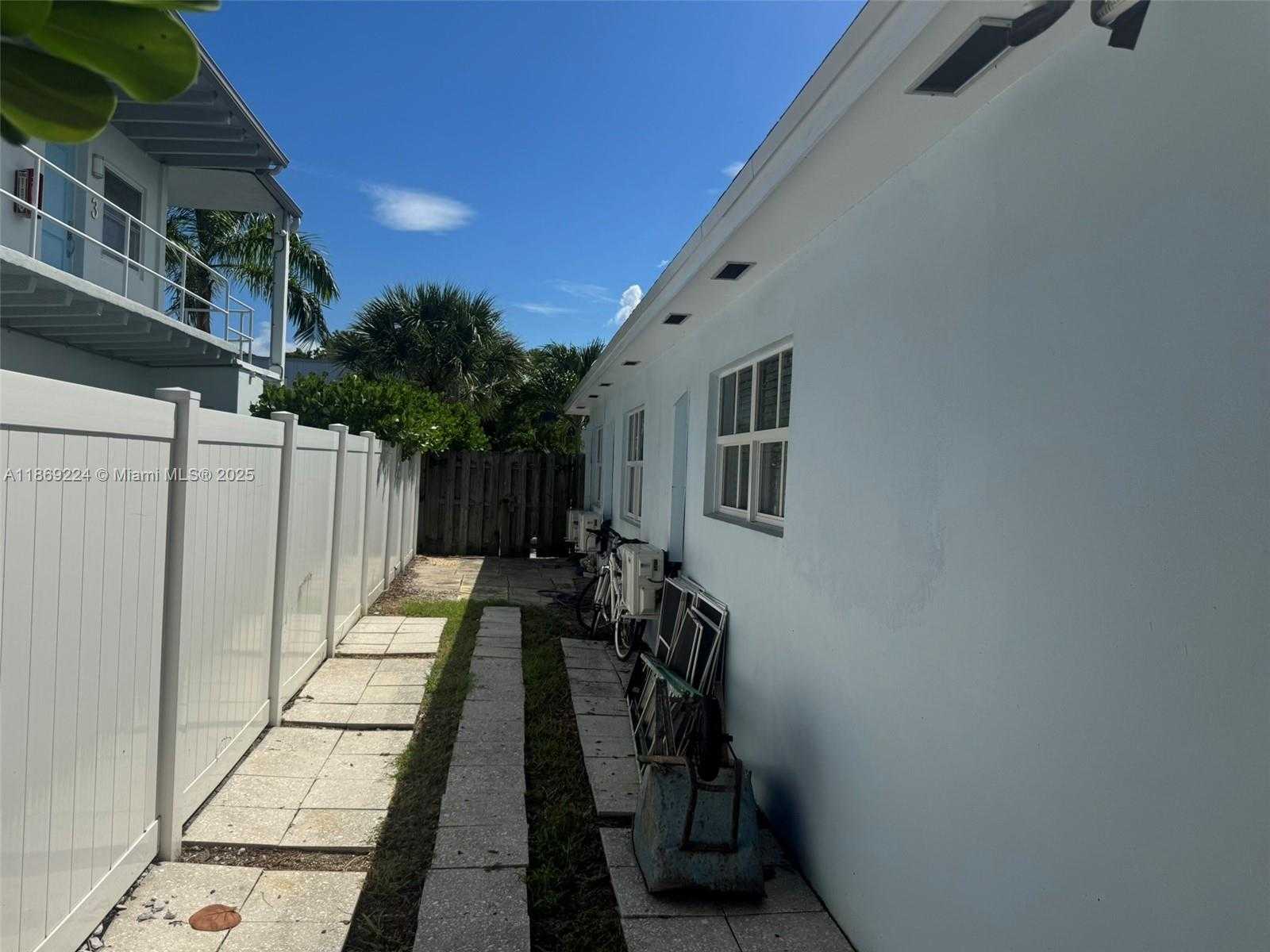 Small Image of 121 LINDA LN #3, Palm Beach Shores Number 52