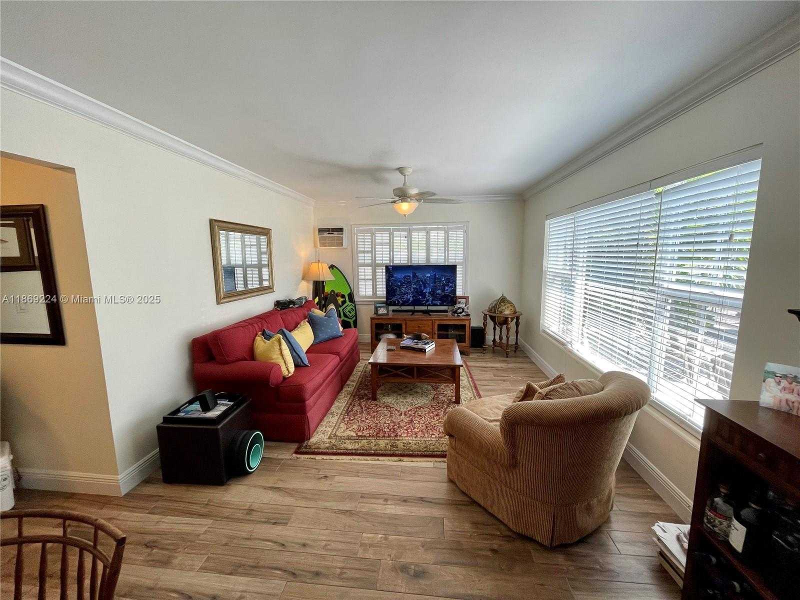 Small Image of 121 LINDA LN #3, Palm Beach Shores Number 6