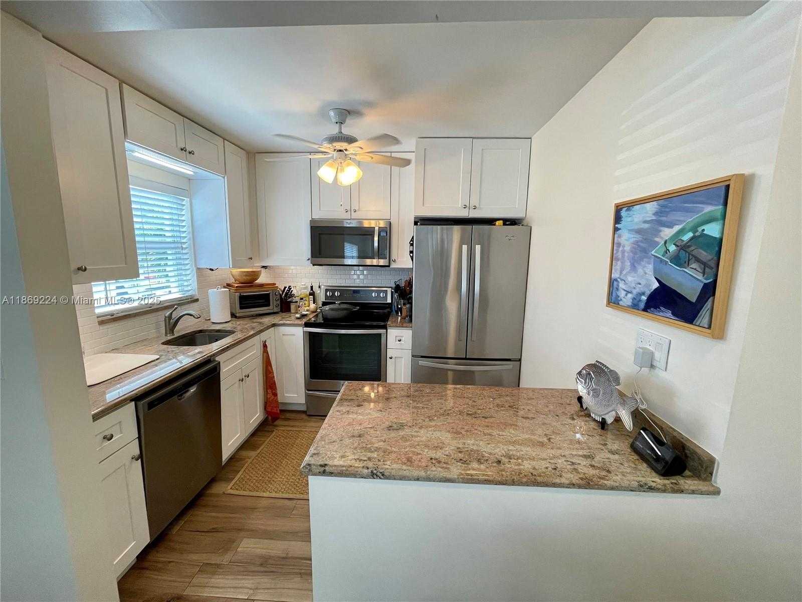 Small Image of 121 LINDA LN #3, Palm Beach Shores Number 7