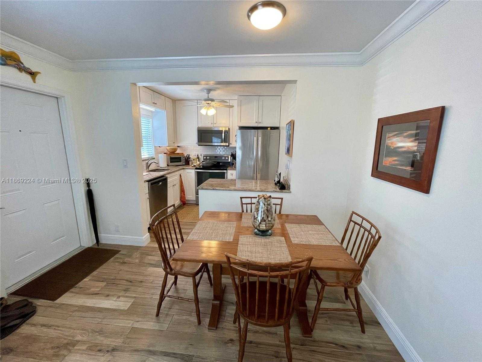 Small Image of 121 LINDA LN #3, Palm Beach Shores Number 8