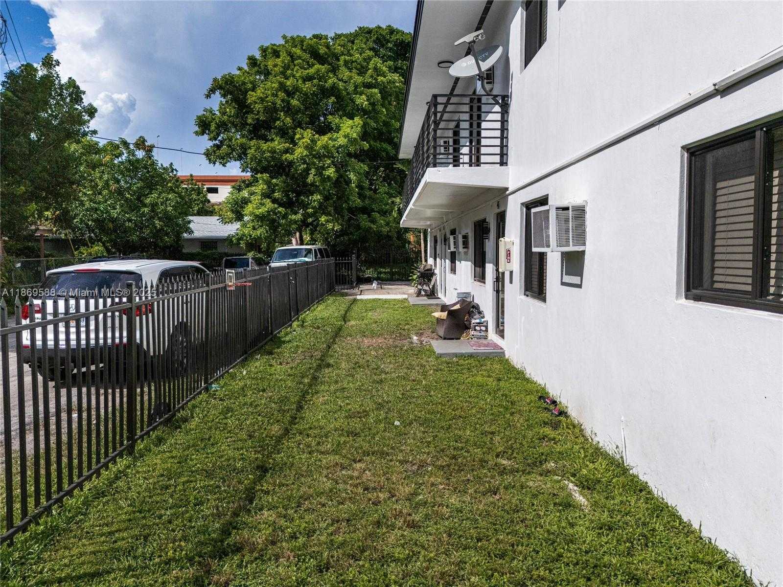 Small Image of 131 NORTH EAST 77TH ST, Miami Number 14