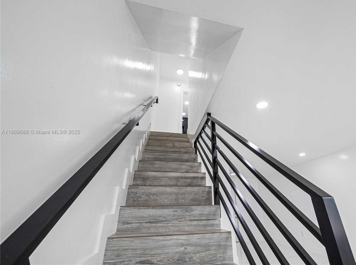 Small Image of 131 NORTH EAST 77TH ST, Miami Number 17