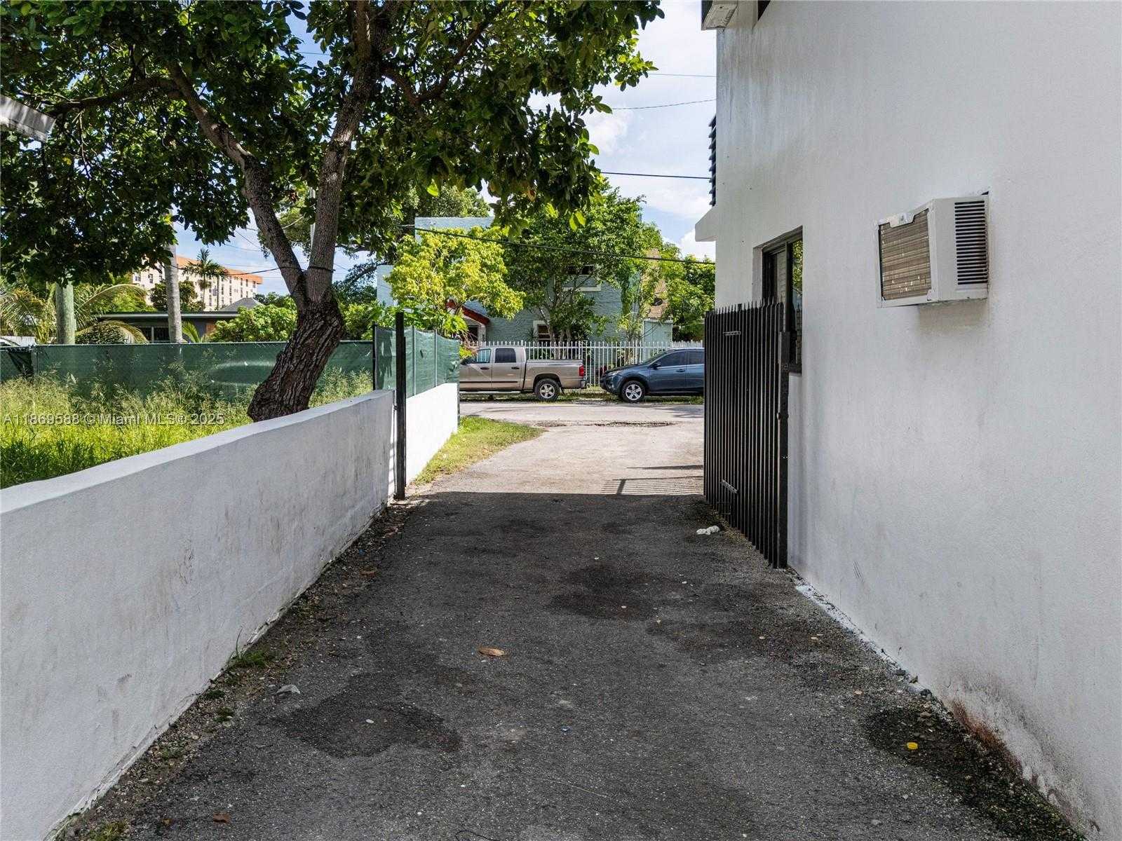 Small Image of 131 NORTH EAST 77TH ST, Miami Number 2