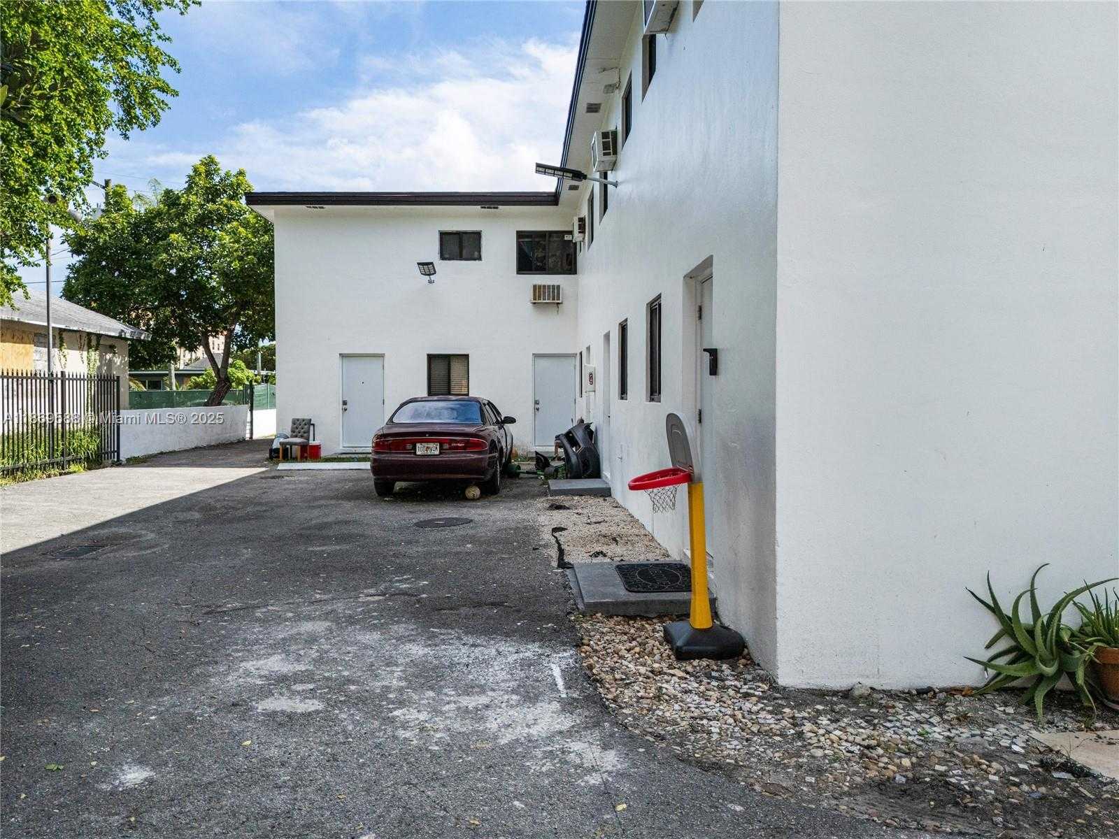 Small Image of 131 NORTH EAST 77TH ST, Miami Number 3