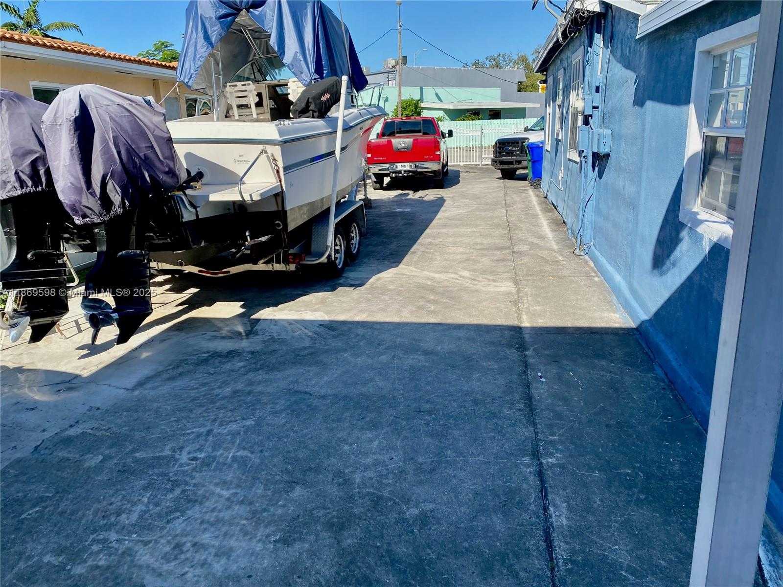 Small Image of 27 SOUTH WEST 55TH AVE RD, Miami Number 14