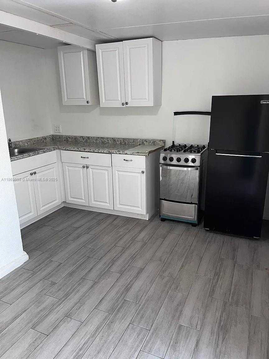 Small Image of 27 SOUTH WEST 55TH AVE RD, Miami Number 4