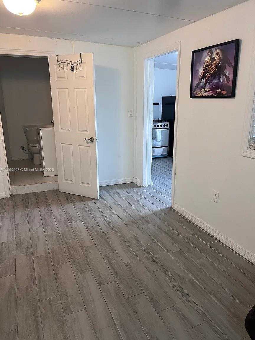 Small Image of 27 SOUTH WEST 55TH AVE RD, Miami Number 6
