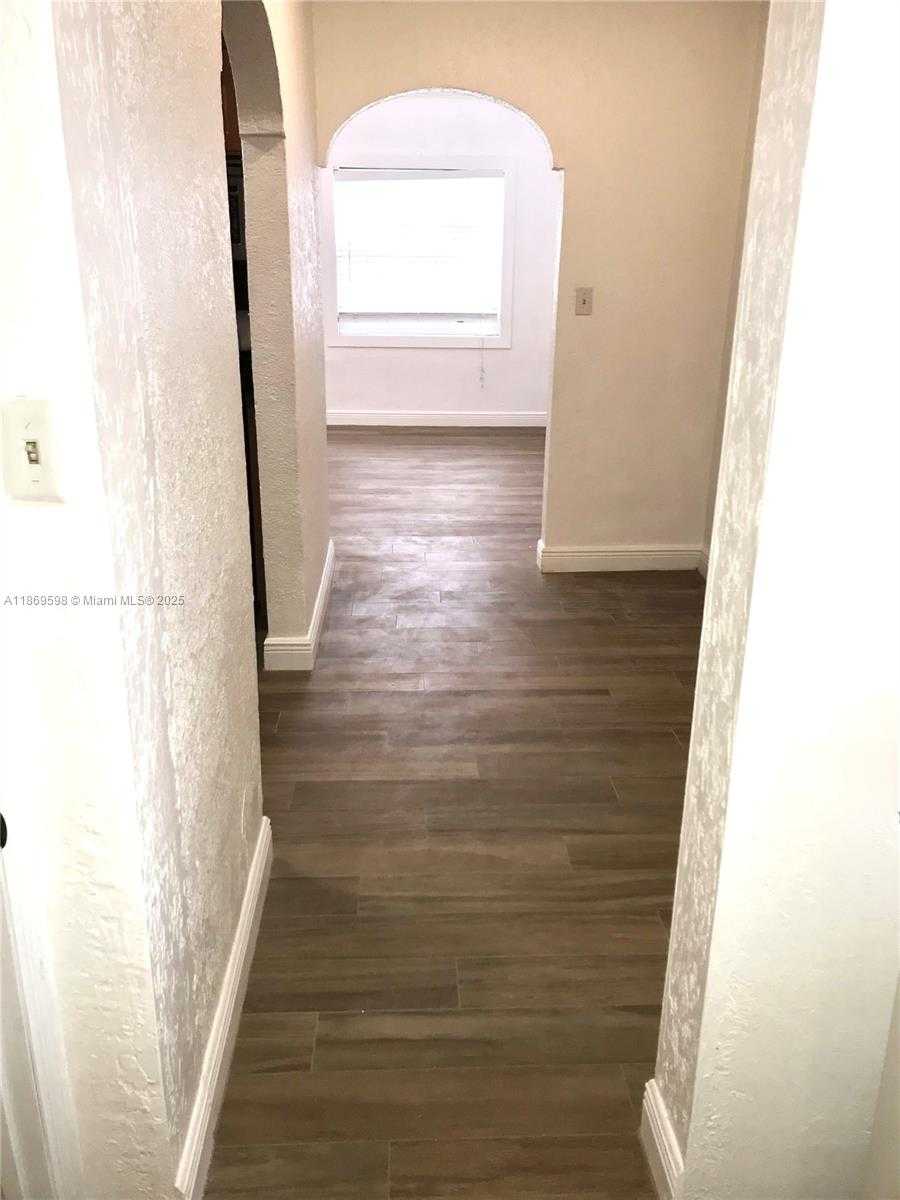 Small Image of 27 SOUTH WEST 55TH AVE RD, Miami Number 9
