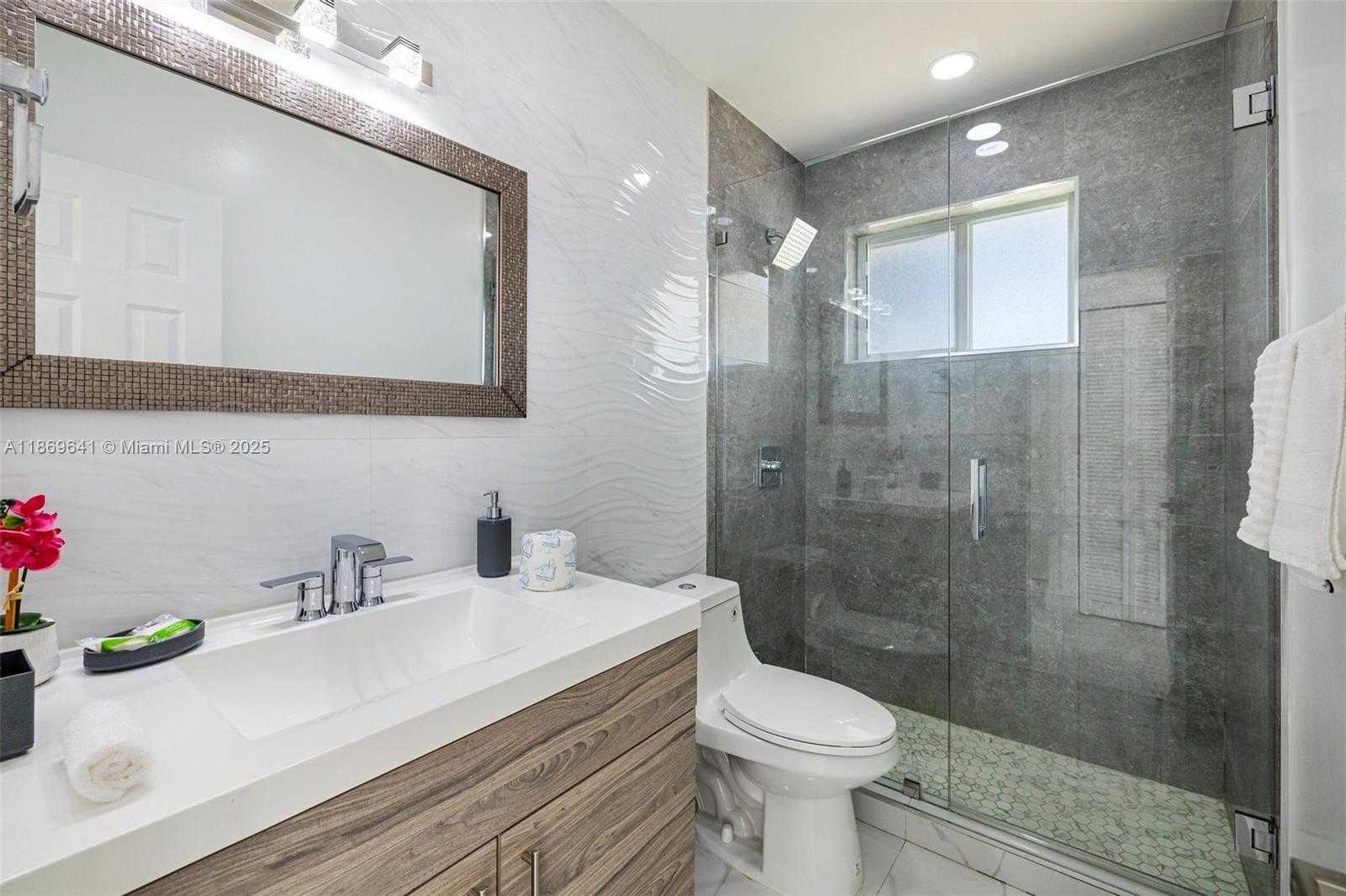 Small Image of 301 NORTH WEST 34TH ST, Miami Number 11