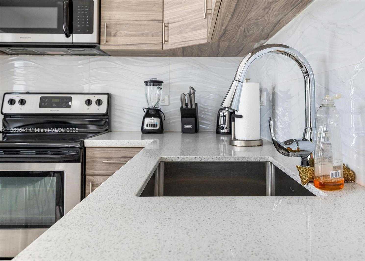 Small Image of 301 NORTH WEST 34TH ST, Miami Number 18