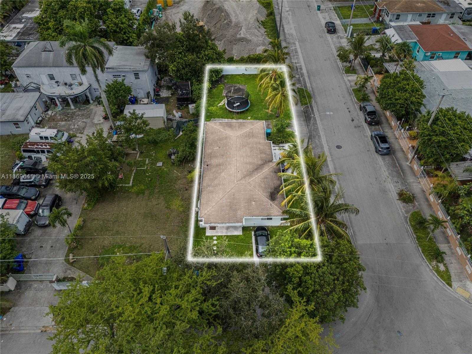 Small Image of 301 NORTH WEST 34TH ST, Miami Number 2