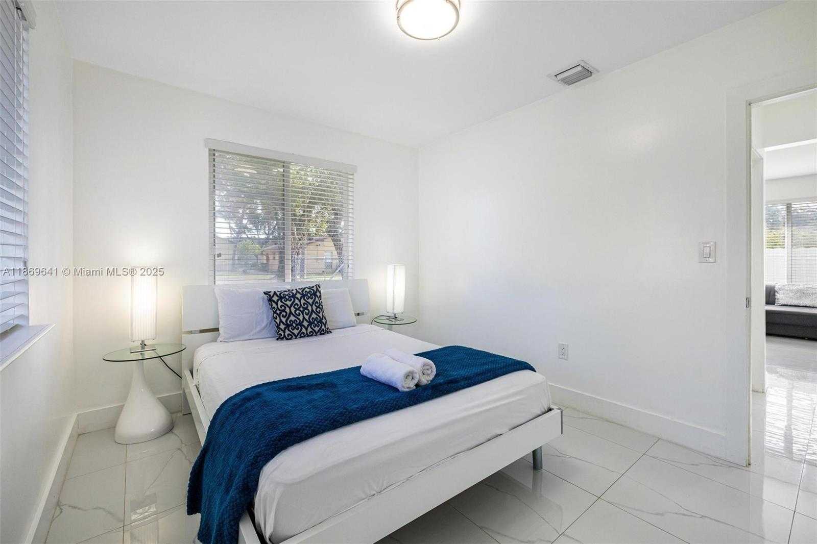 Small Image of 301 NORTH WEST 34TH ST, Miami Number 23