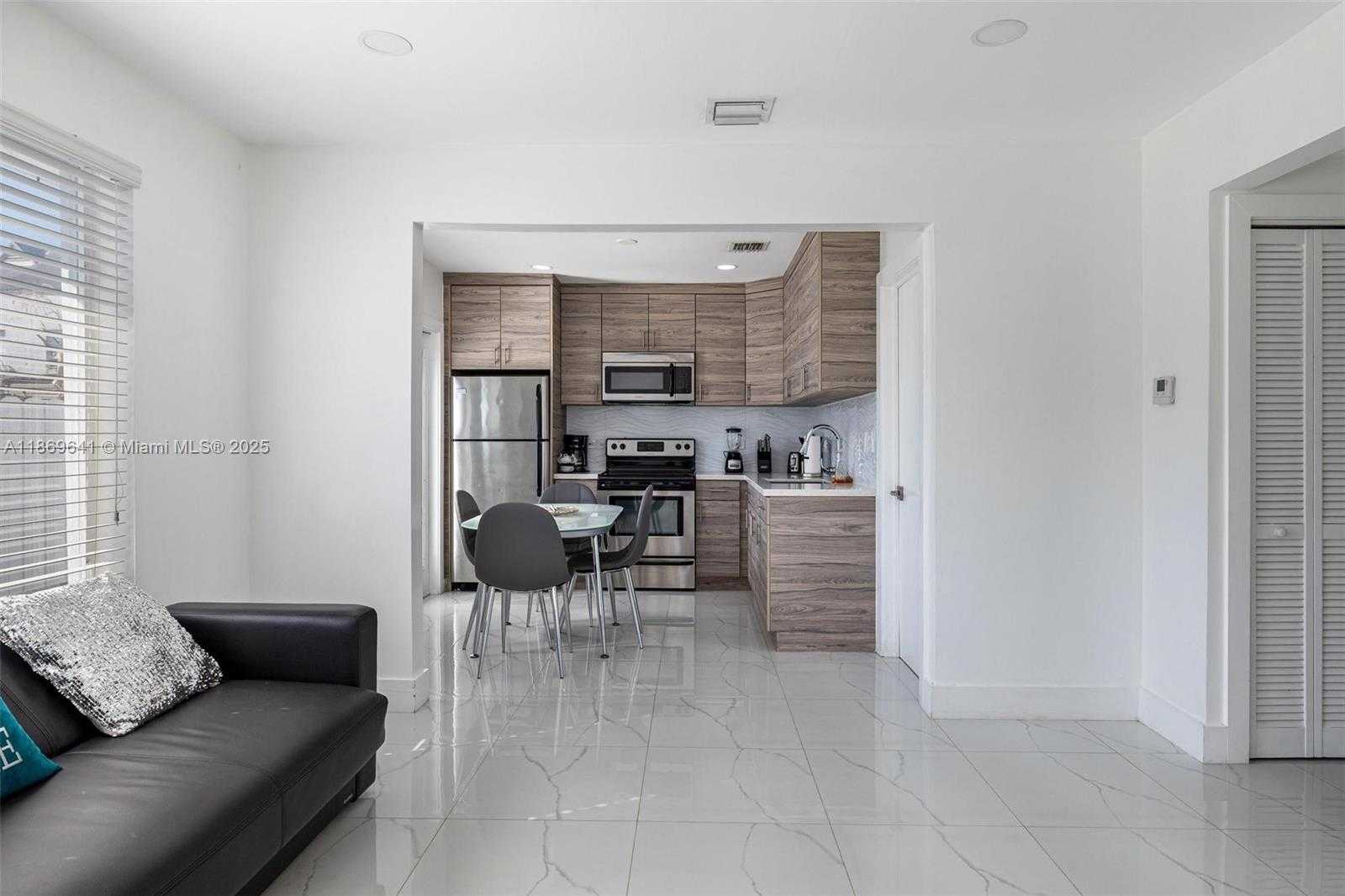Small Image of 301 NORTH WEST 34TH ST, Miami Number 29