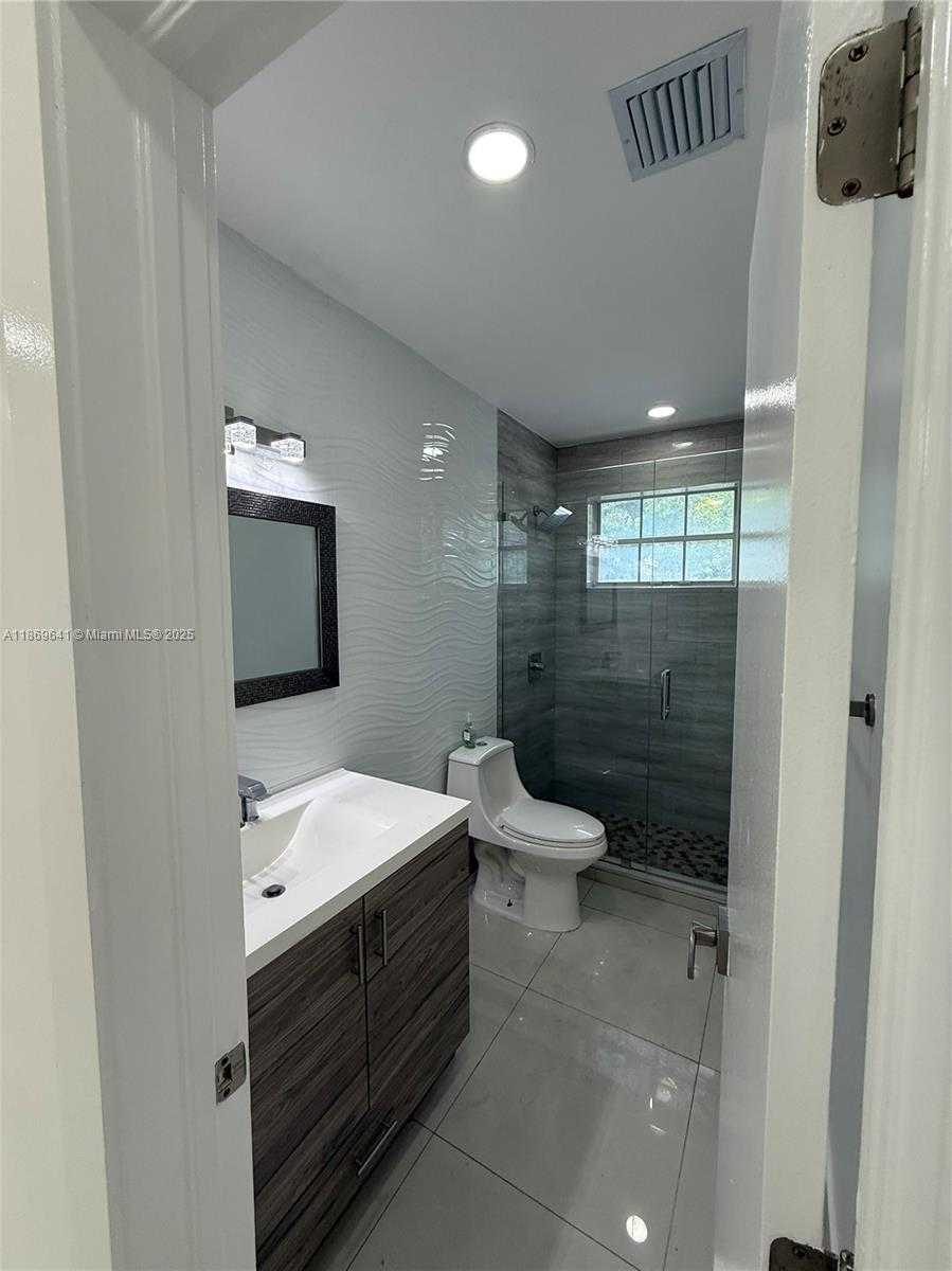 Small Image of 301 NORTH WEST 34TH ST, Miami Number 30