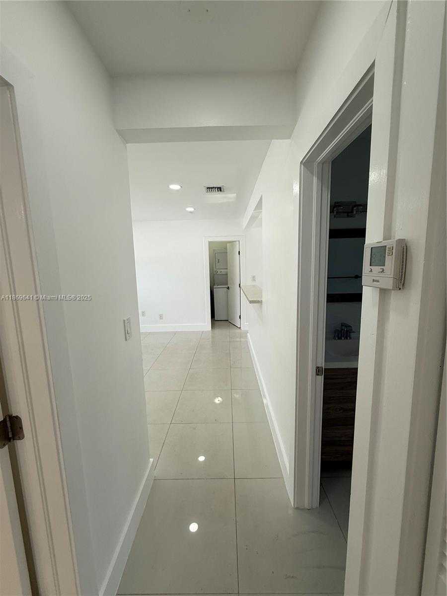 Small Image of 301 NORTH WEST 34TH ST, Miami Number 31