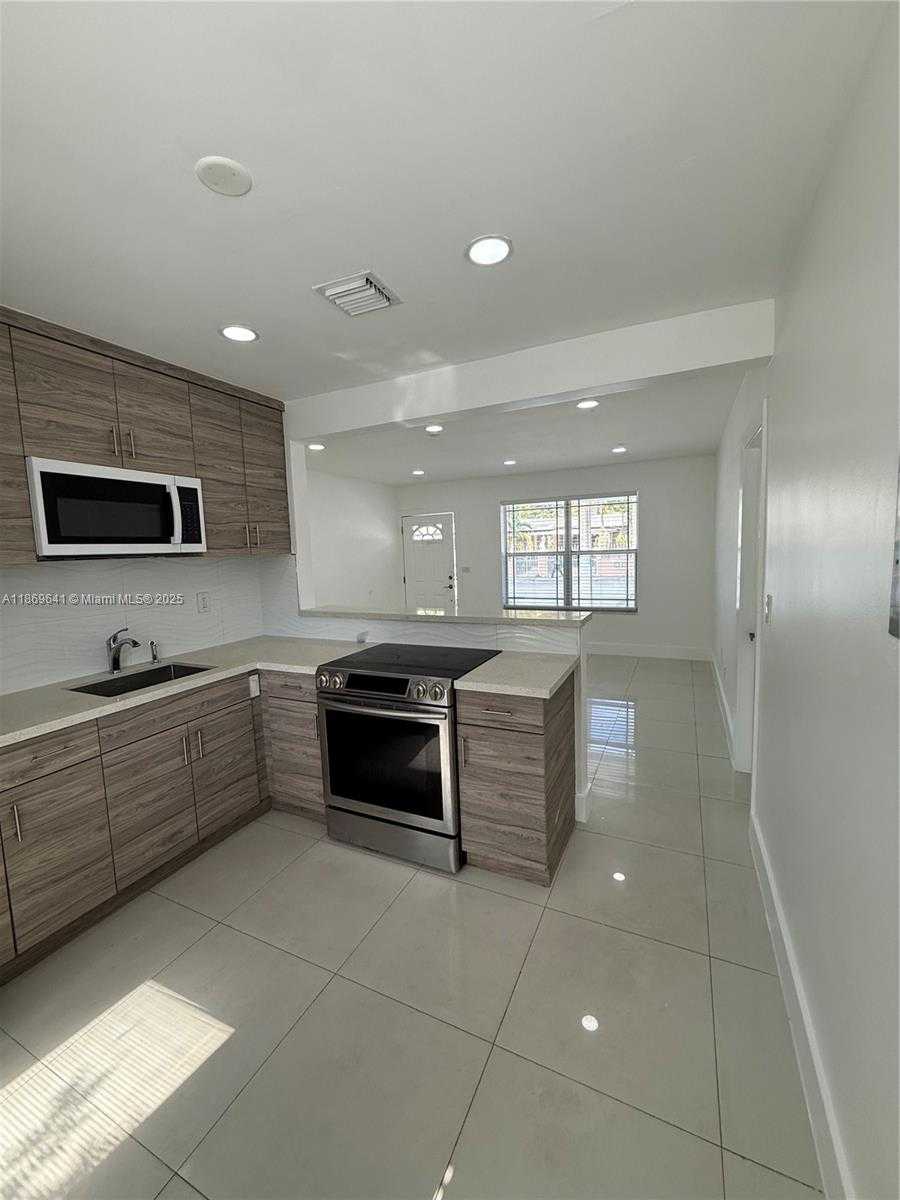 Small Image of 301 NORTH WEST 34TH ST, Miami Number 32