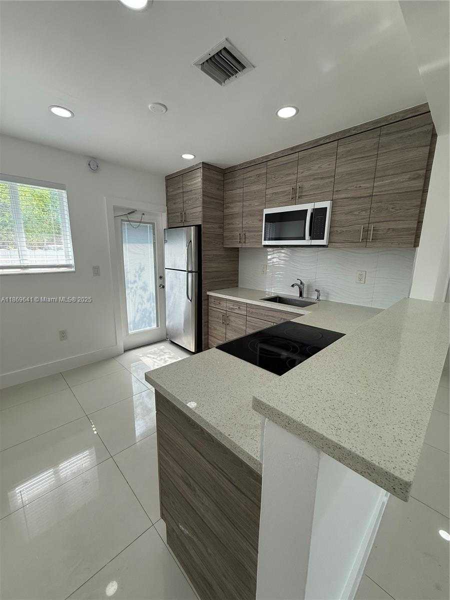 Small Image of 301 NORTH WEST 34TH ST, Miami Number 33