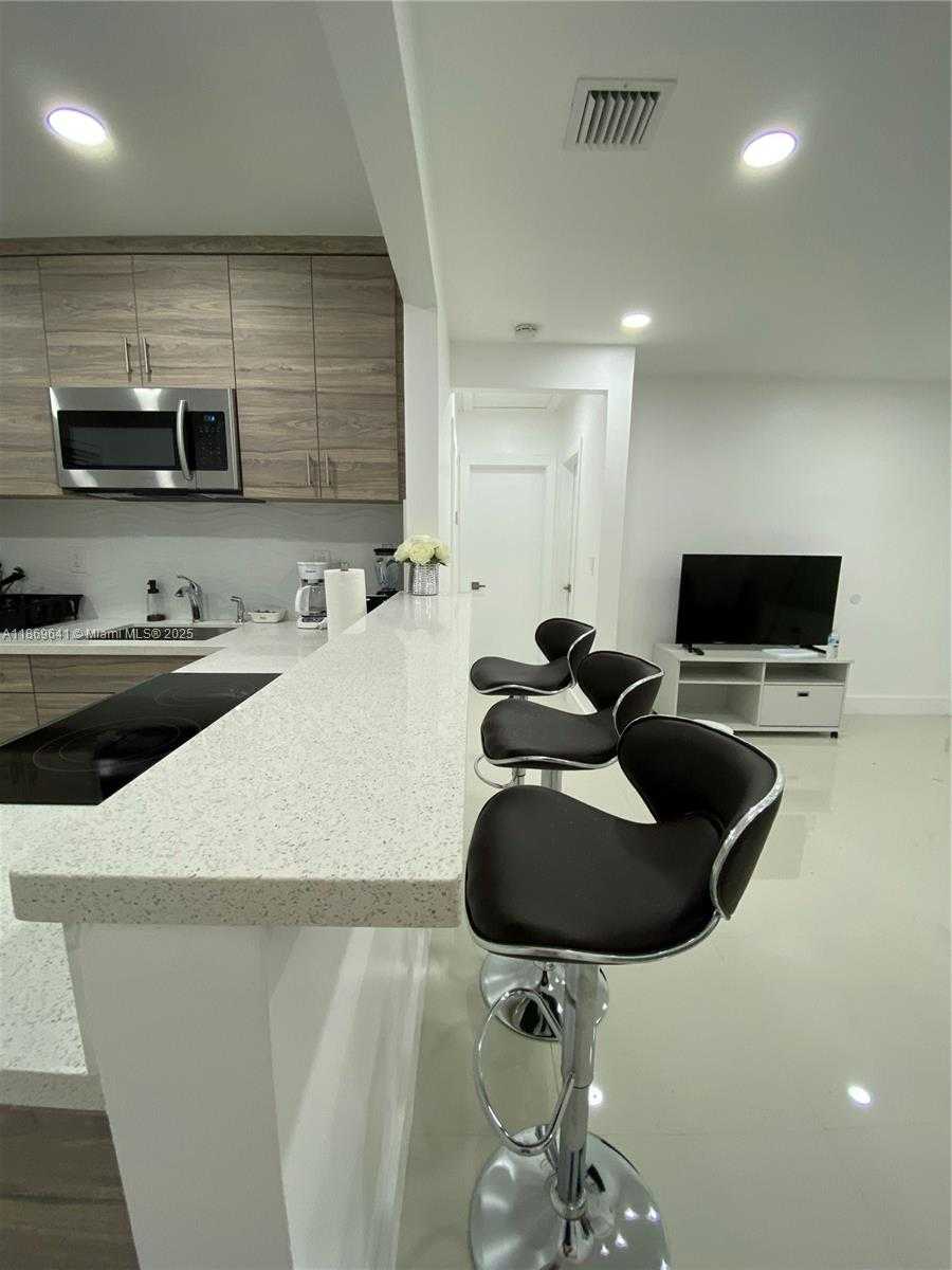 Small Image of 301 NORTH WEST 34TH ST, Miami Number 36
