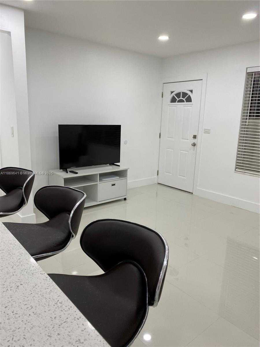 Small Image of 301 NORTH WEST 34TH ST, Miami Number 38