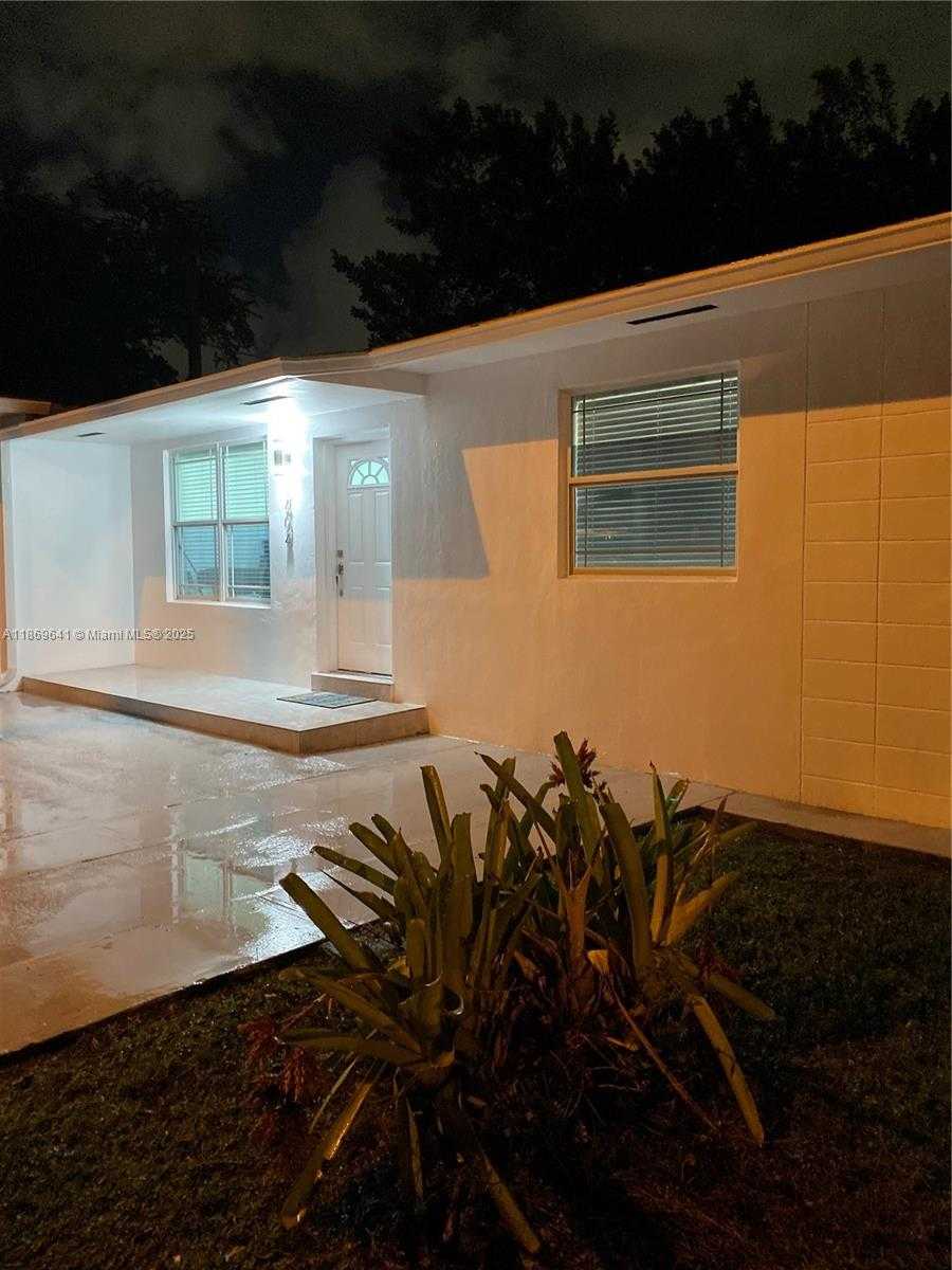 Small Image of 301 NORTH WEST 34TH ST, Miami Number 40