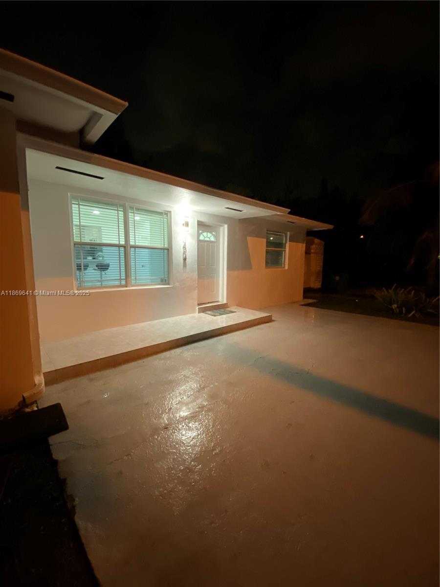 Small Image of 301 NORTH WEST 34TH ST, Miami Number 41