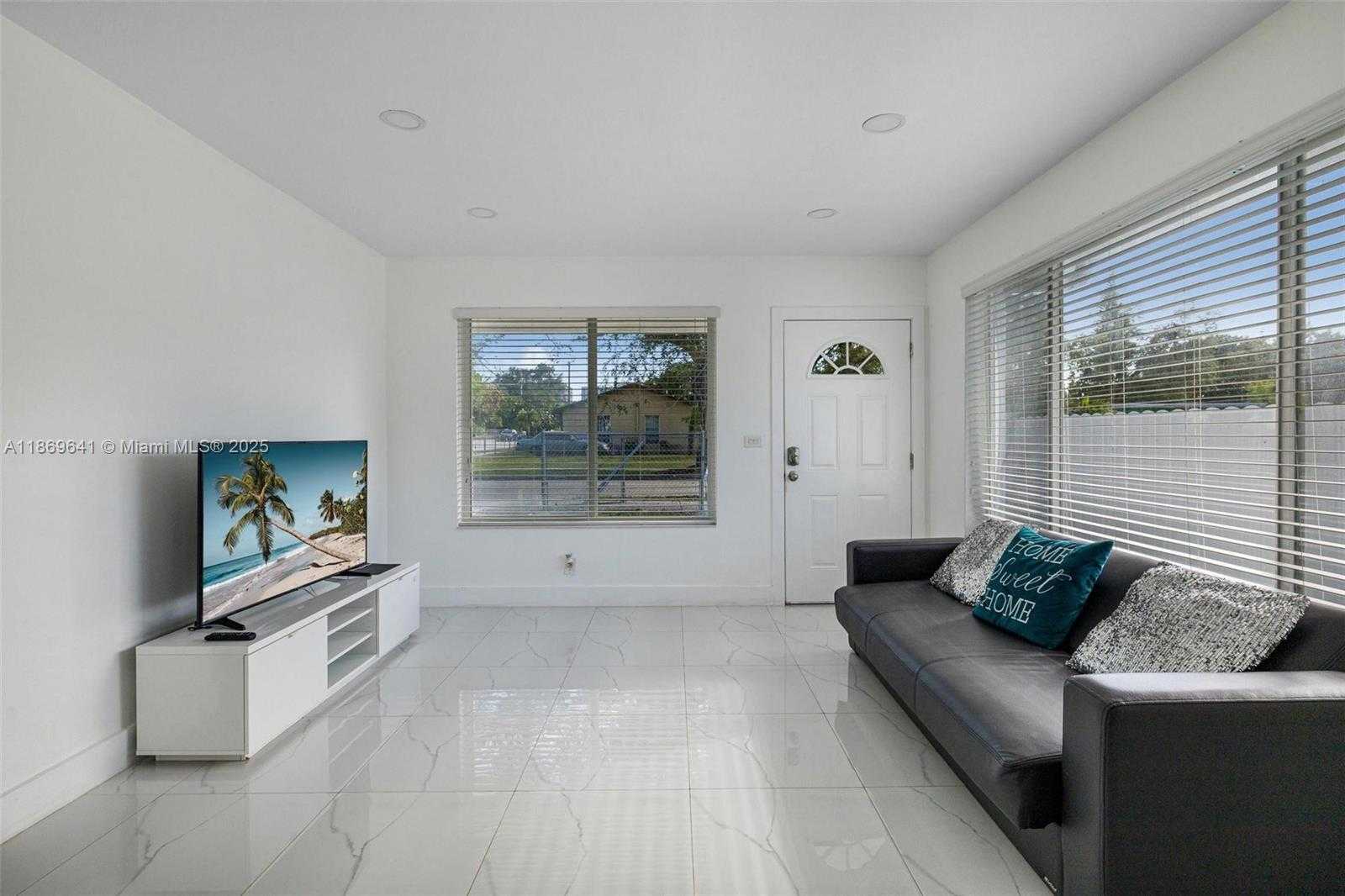 Small Image of 301 NORTH WEST 34TH ST, Miami Number 7