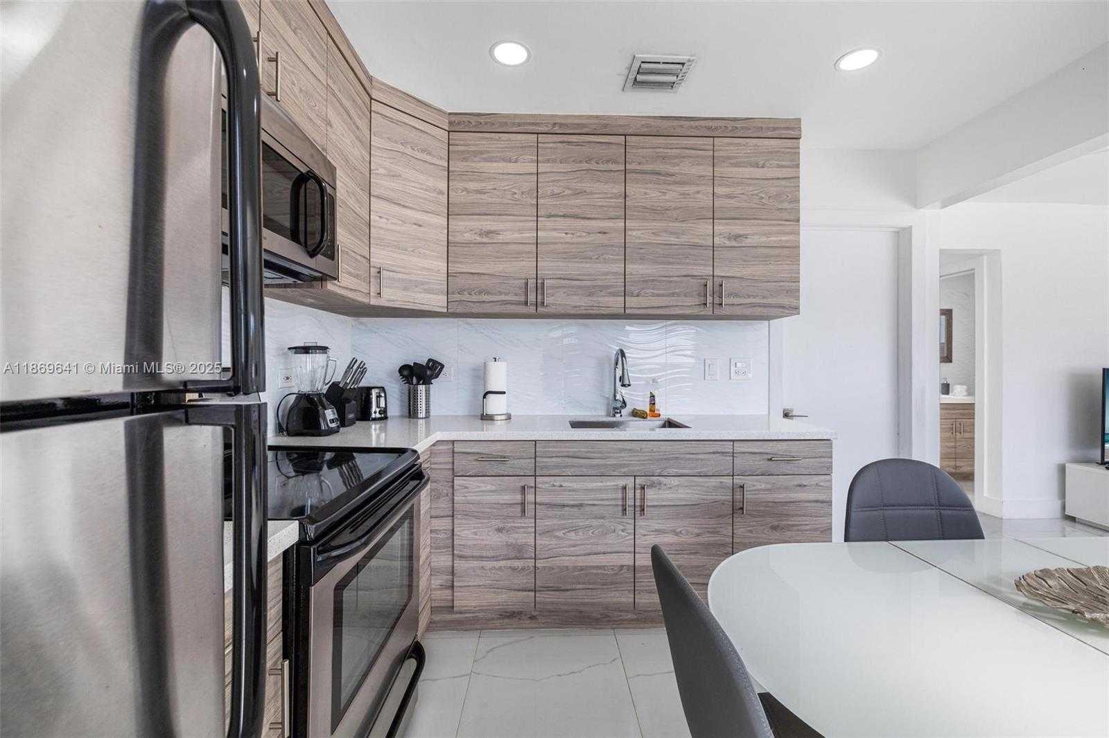 Small Image of 301 NORTH WEST 34TH ST, Miami Number 8