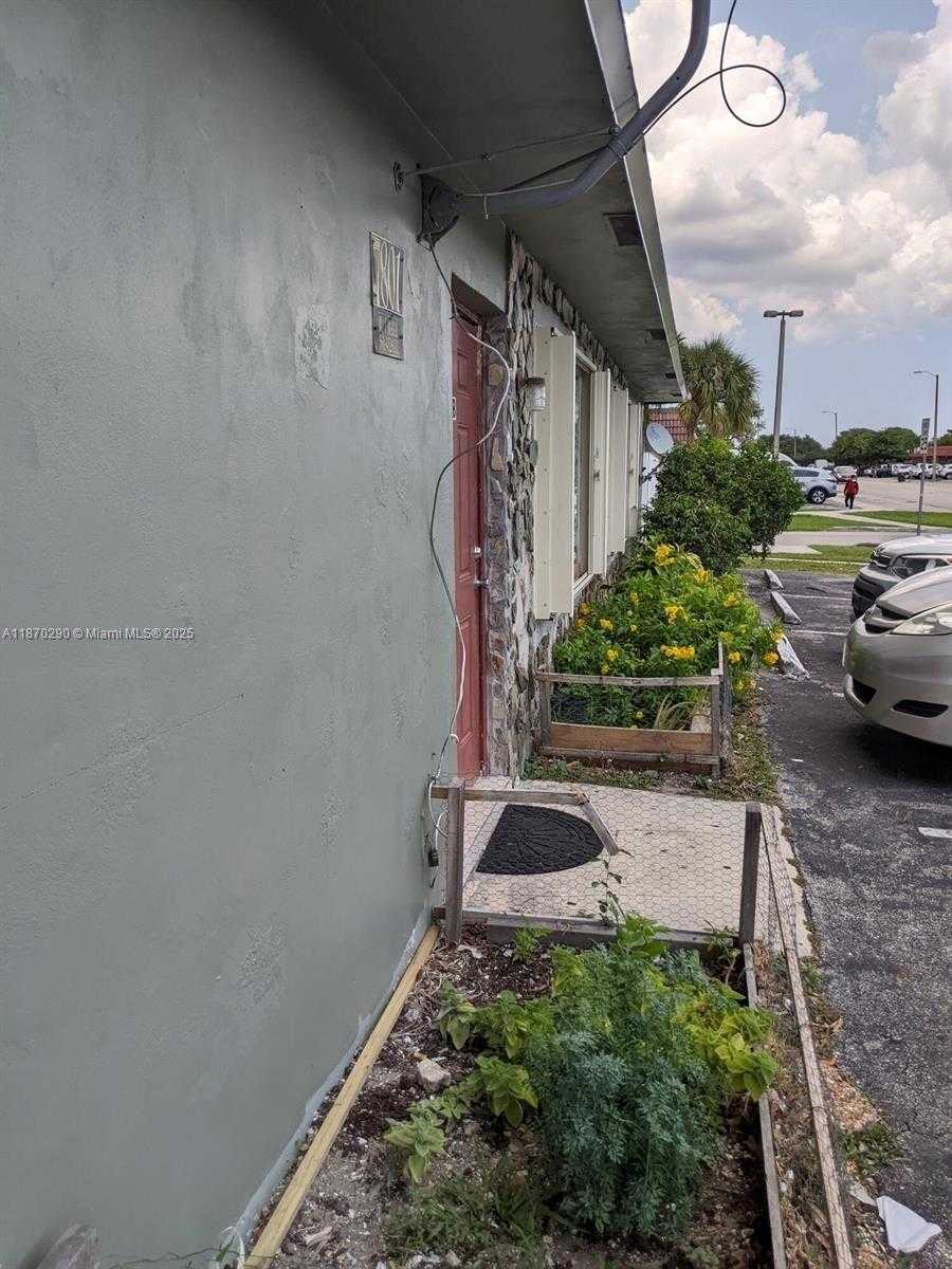 Small Image of 7801 SOUTH WEST 10TH ST, North Lauderdale Number 9