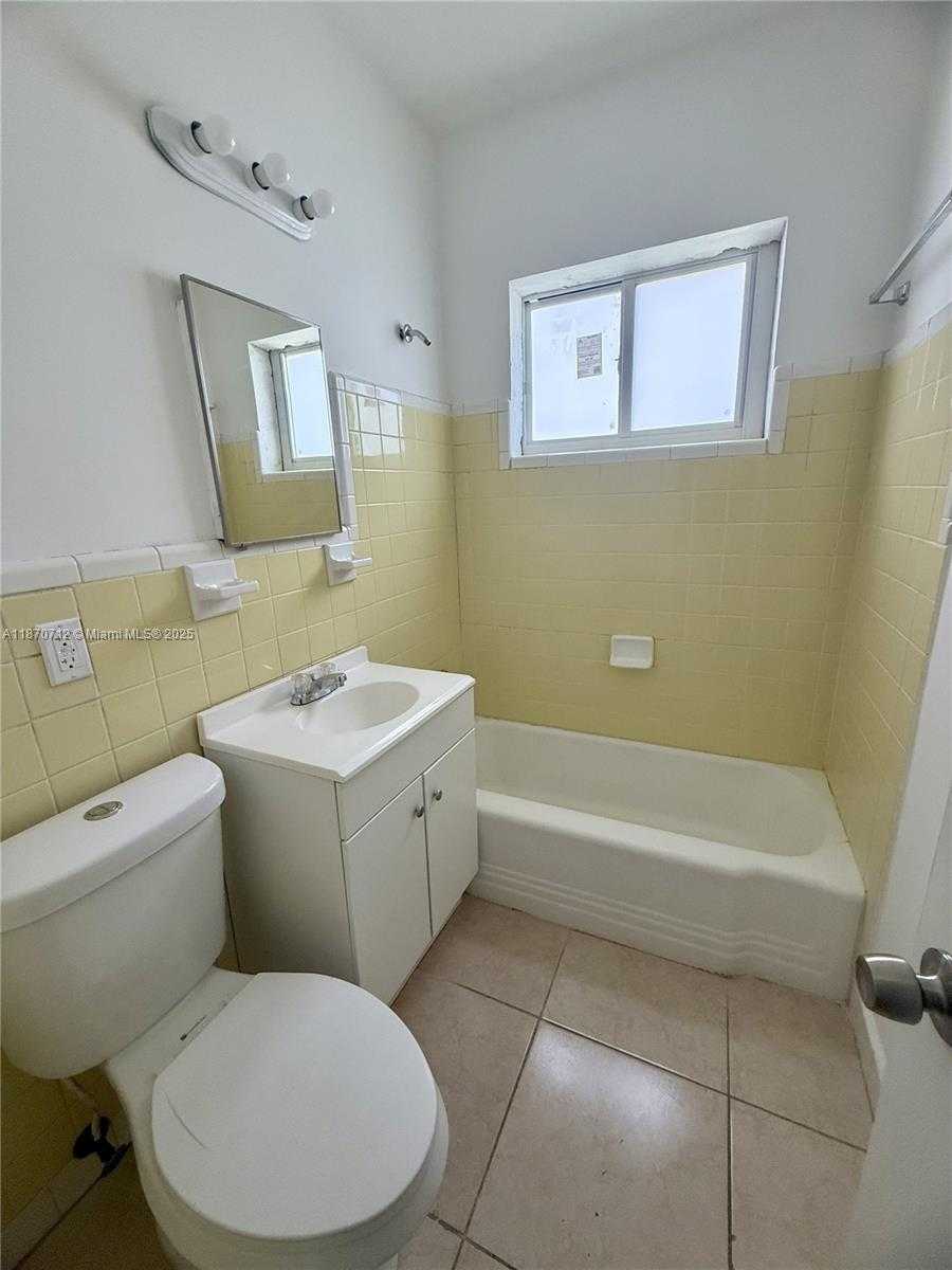 Small Image of 1450 NORTH WEST 35TH ST, Miami Number 10