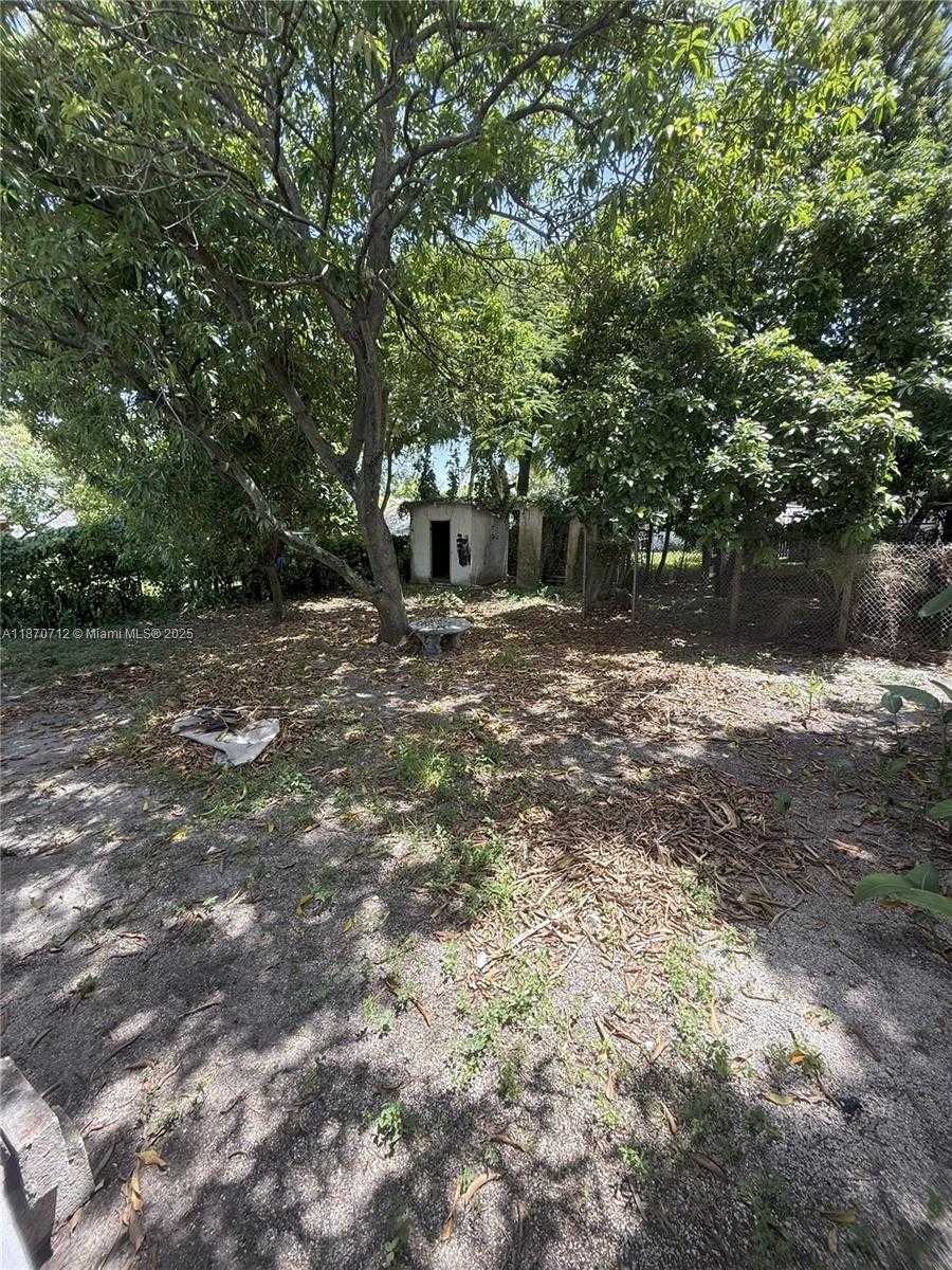 Small Image of 1450 NORTH WEST 35TH ST, Miami Number 12