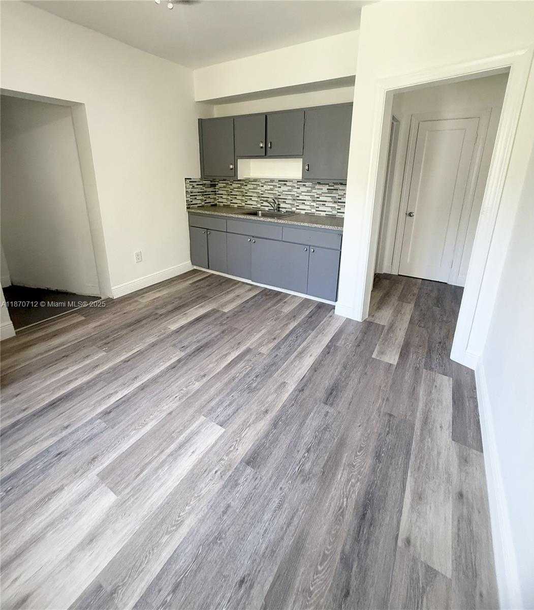Small Image of 1450 NORTH WEST 35TH ST, Miami Number 15