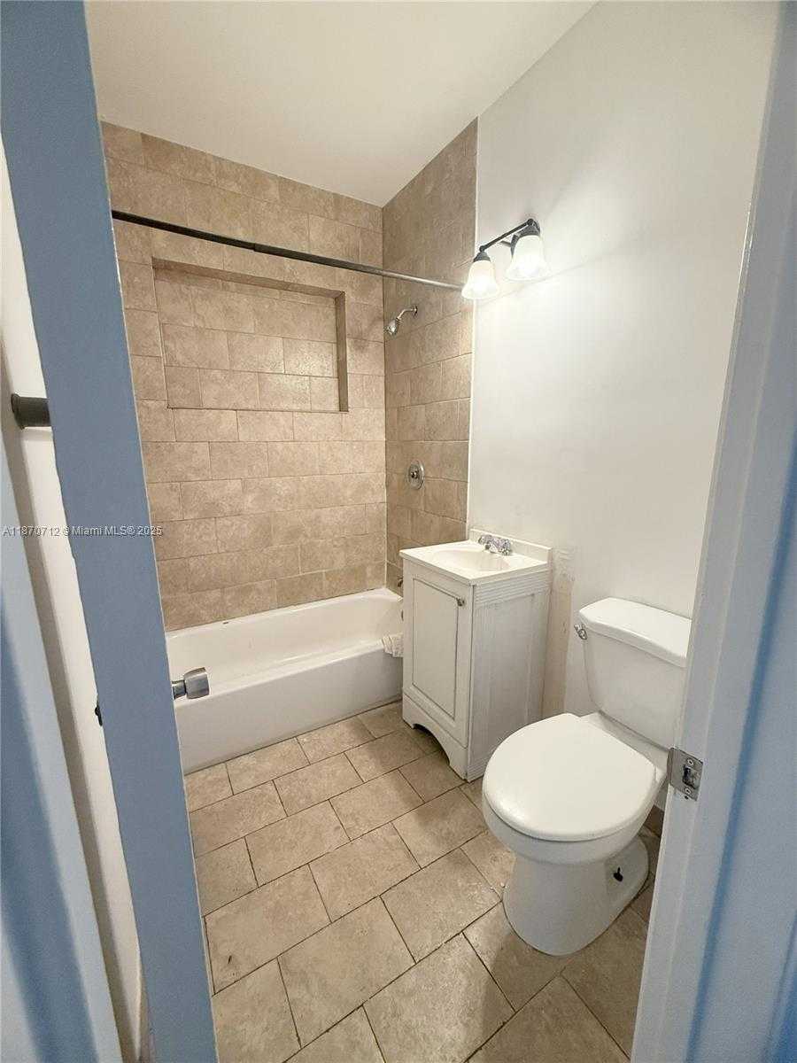 Small Image of 1450 NORTH WEST 35TH ST, Miami Number 16