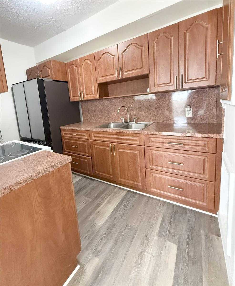 Small Image of 1450 NORTH WEST 35TH ST, Miami Number 7