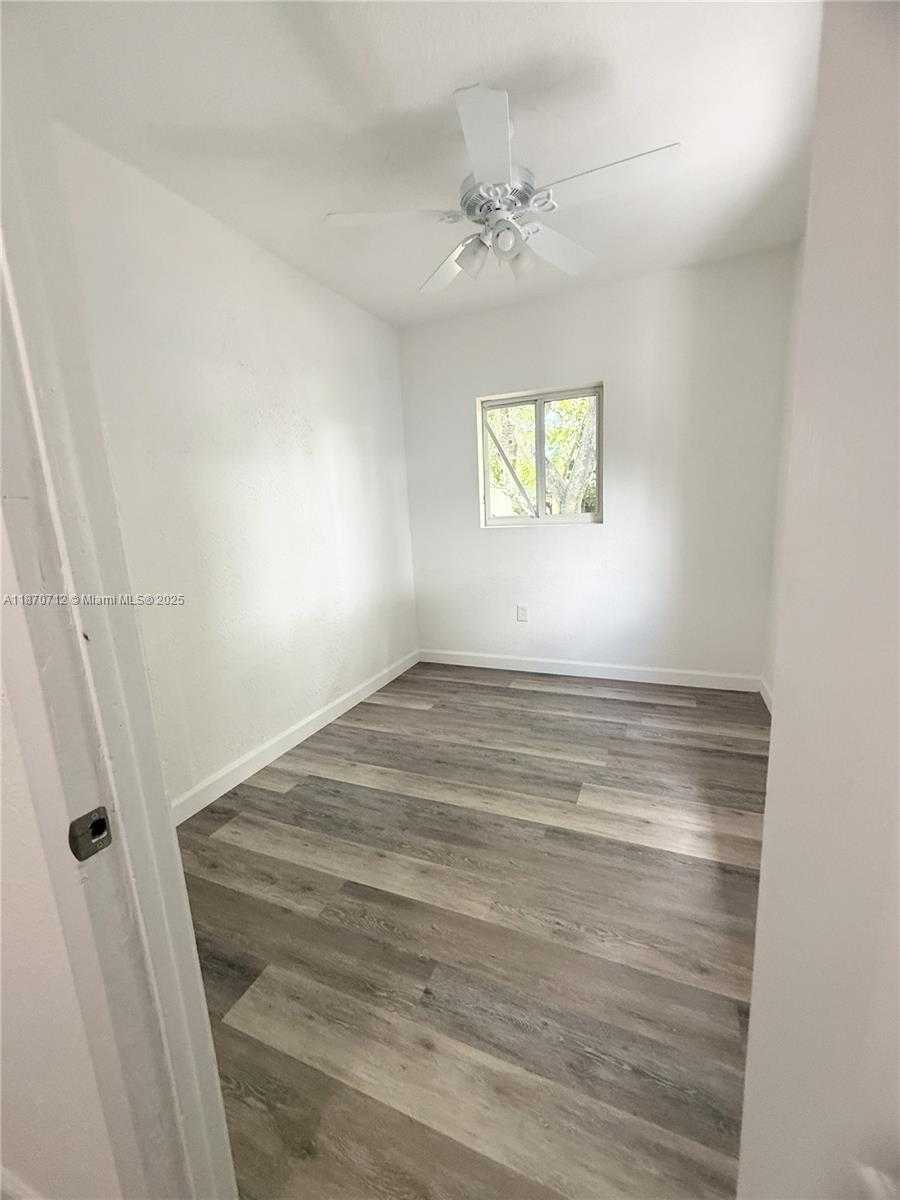 Small Image of 1450 NORTH WEST 35TH ST, Miami Number 8