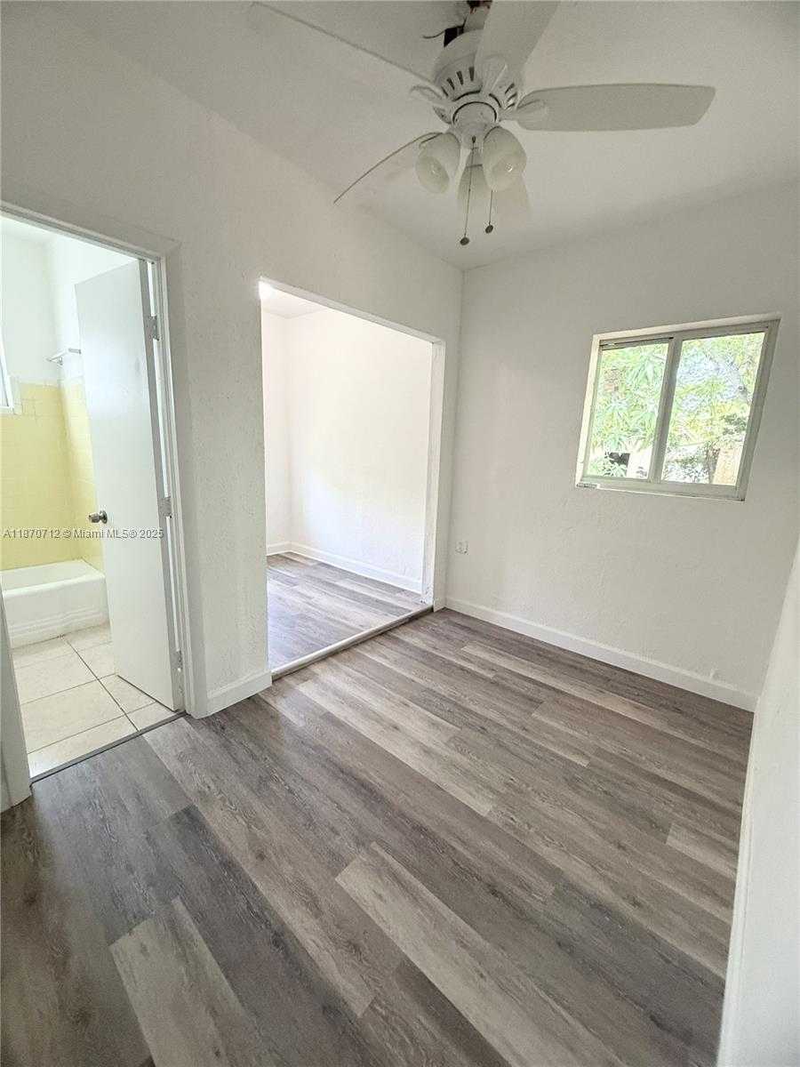 Small Image of 1450 NORTH WEST 35TH ST, Miami Number 9